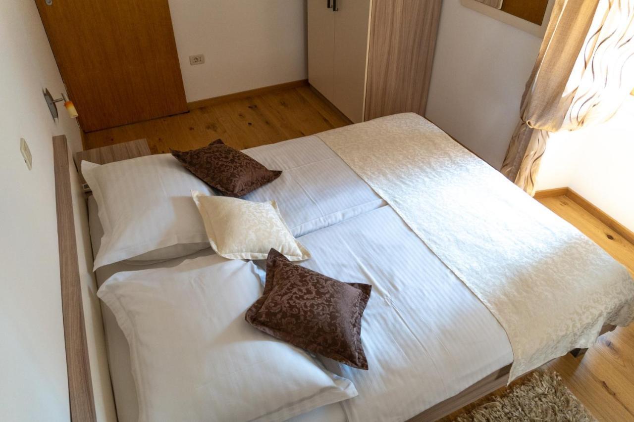 Apartments Linda Макарска Екстериор снимка