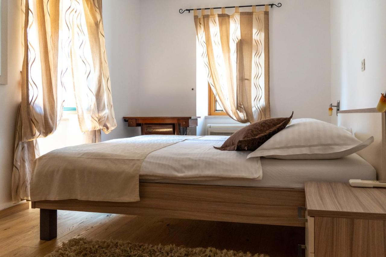 Apartments Linda Макарска Екстериор снимка