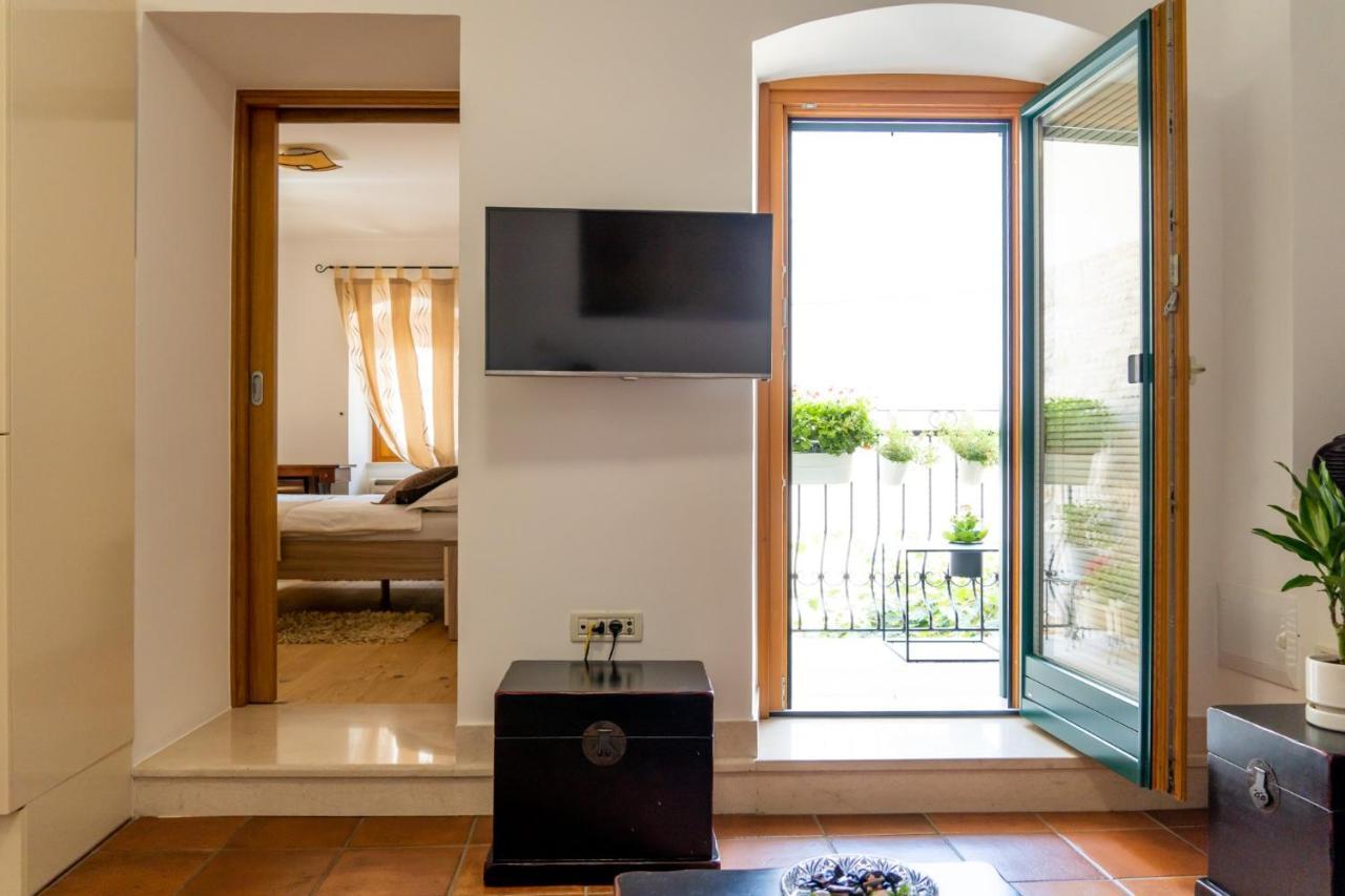 Apartments Linda Макарска Екстериор снимка