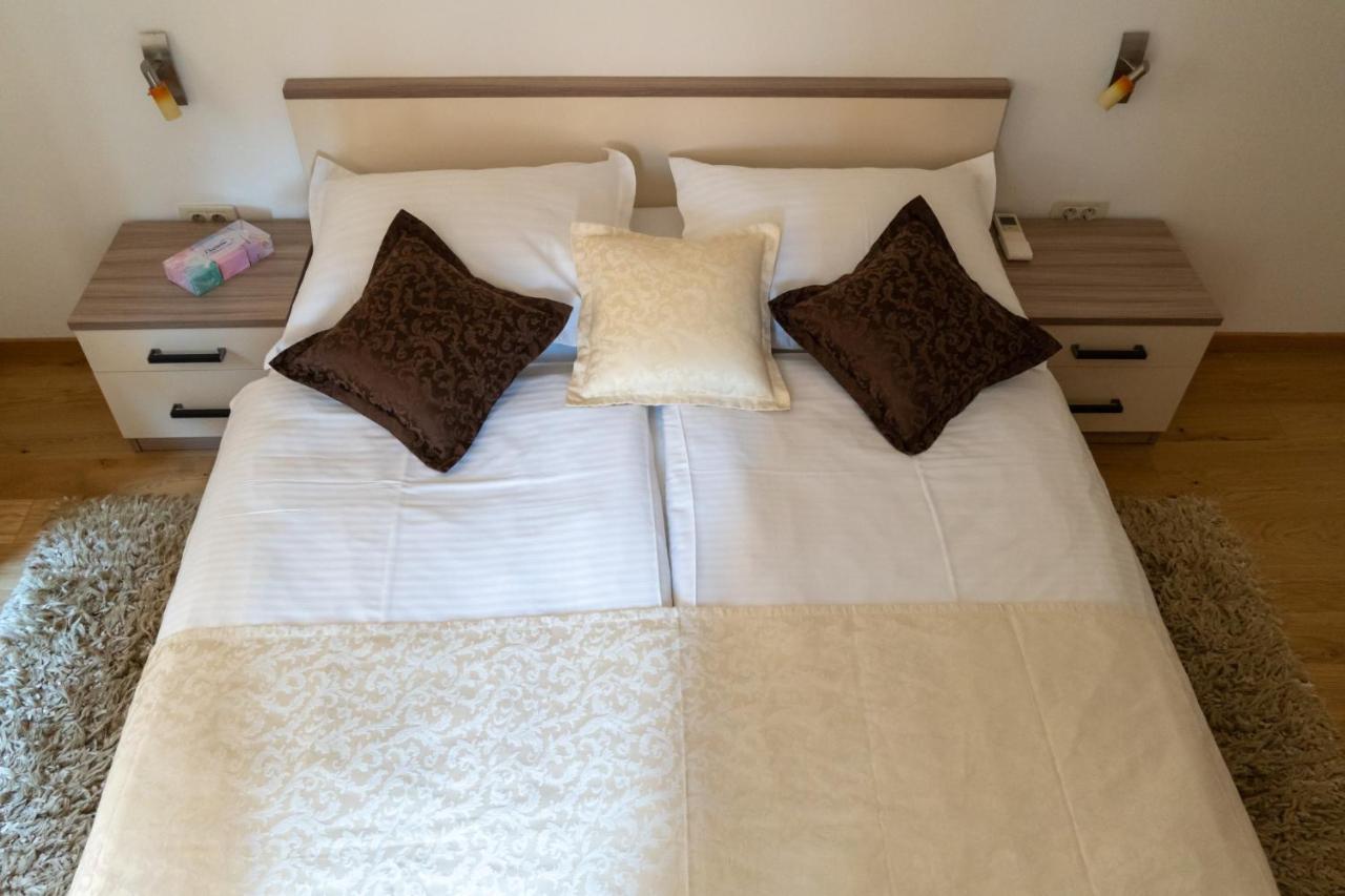 Apartments Linda Макарска Екстериор снимка